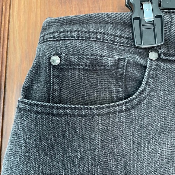 Charter Club Women’s Black High Waist Denim Curvy Slim Jeans Pants Size 16 Short - Picture 4 of 9